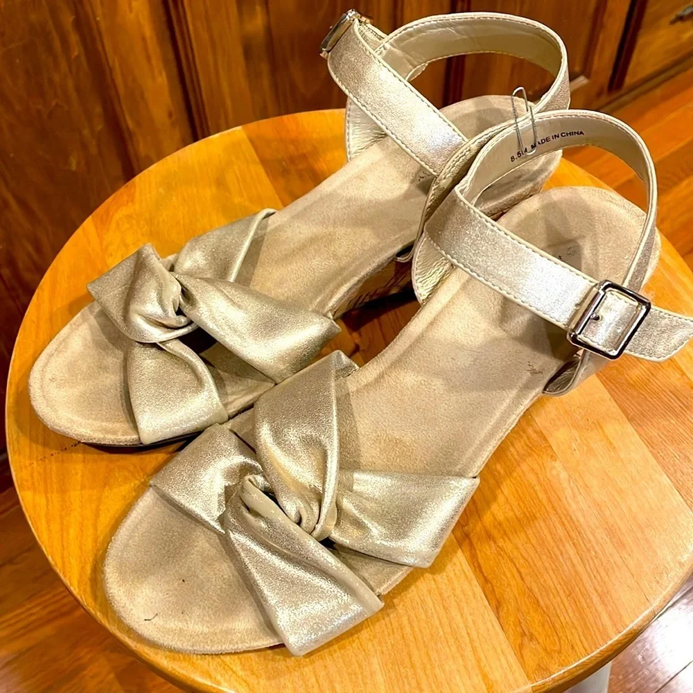 St John’s Bay 8.5 2-inch cork wedge heel, gold shimmer cross-toe Pasadena EUC